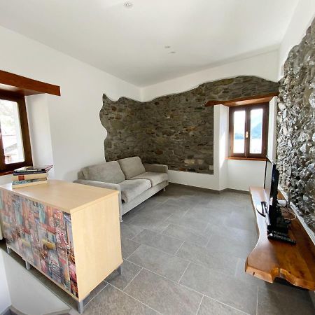 Independent Stone House With Lake View 무쏘 외부 사진