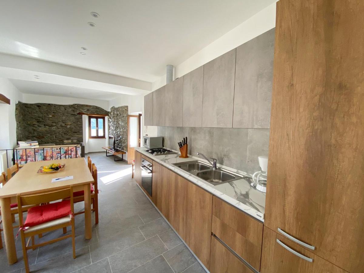 Independent Stone House With Lake View 무쏘 외부 사진
