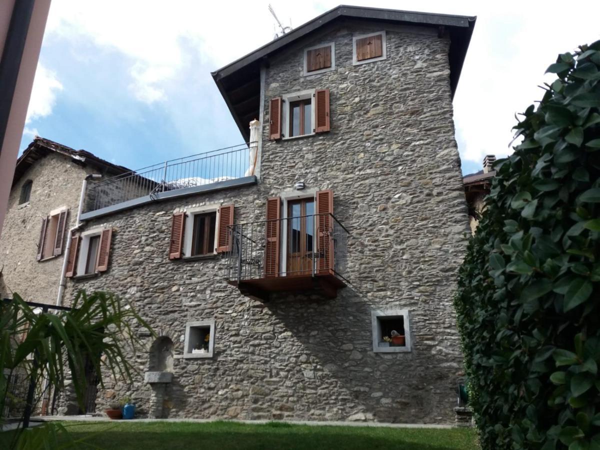 Independent Stone House With Lake View 무쏘 외부 사진