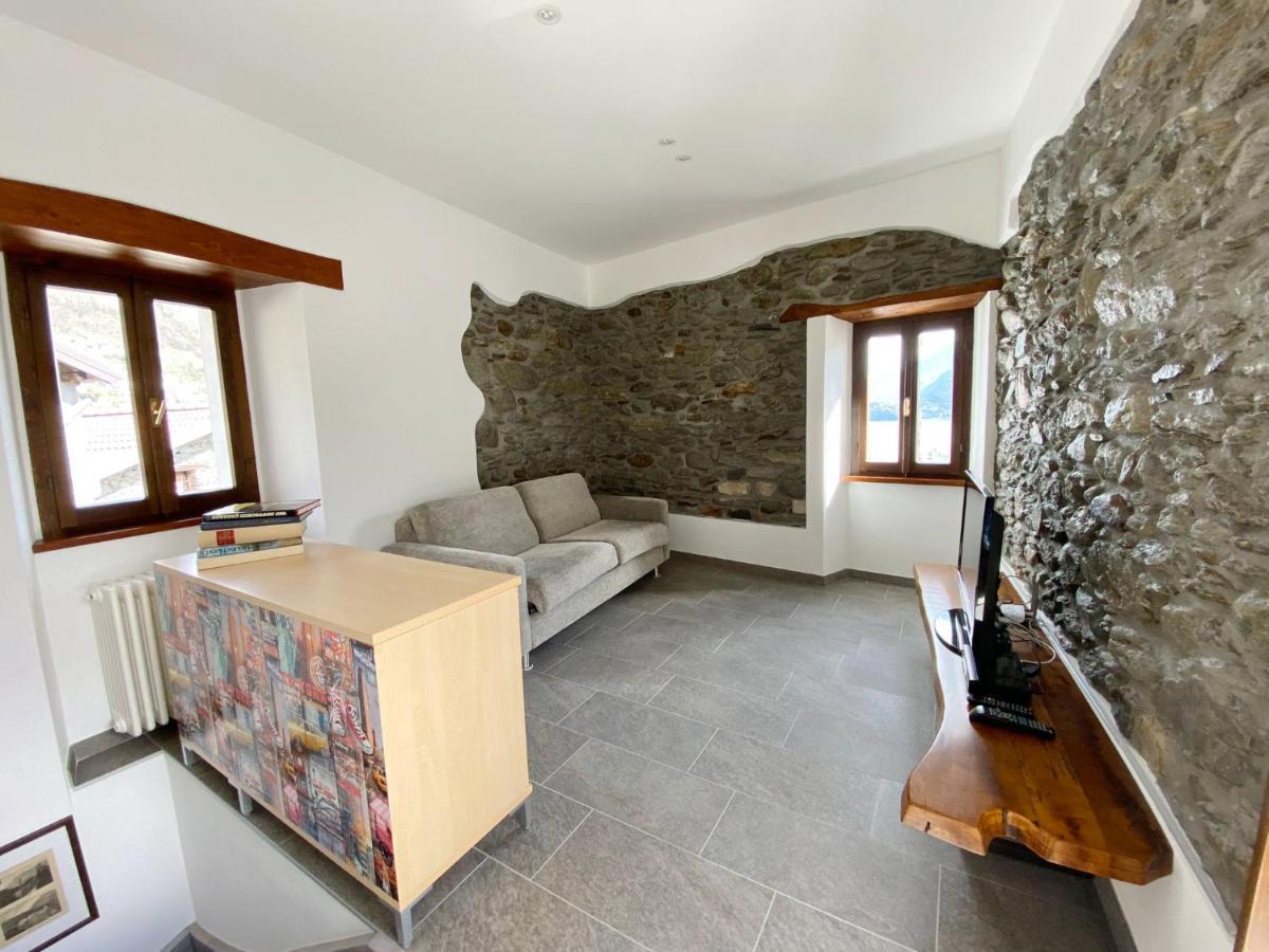 Independent Stone House With Lake View 무쏘 외부 사진