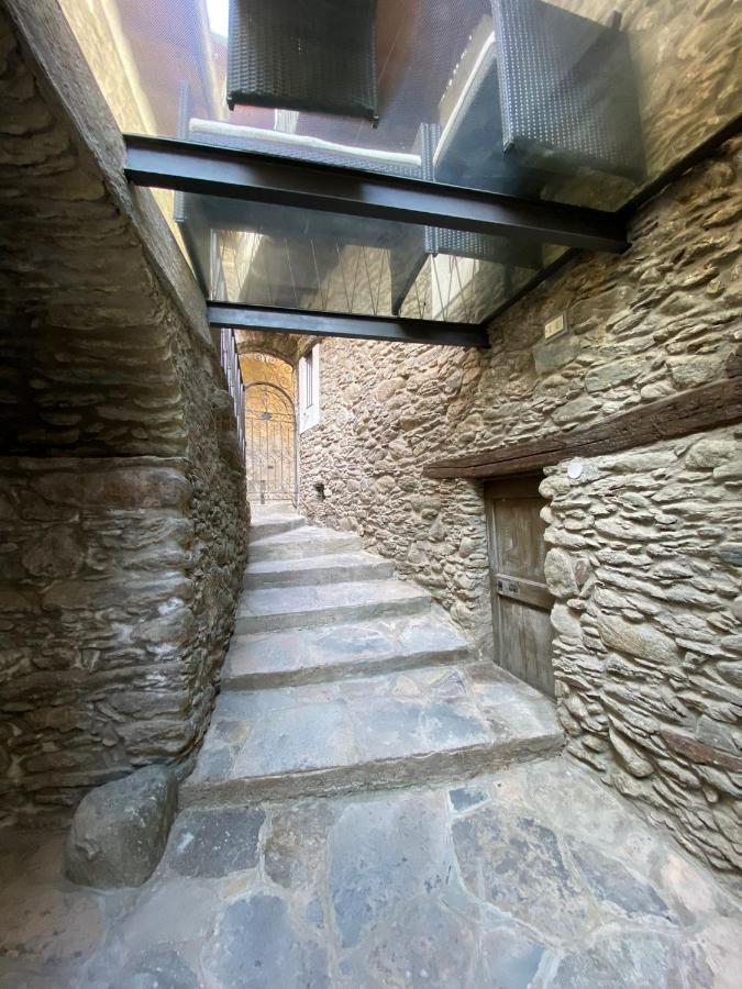 Independent Stone House With Lake View 무쏘 외부 사진