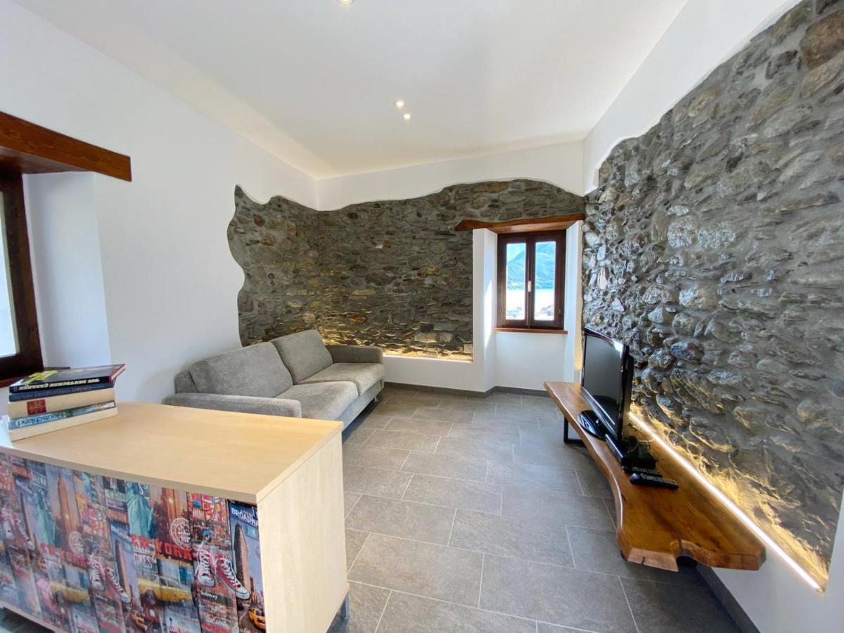 Independent Stone House With Lake View 무쏘 외부 사진