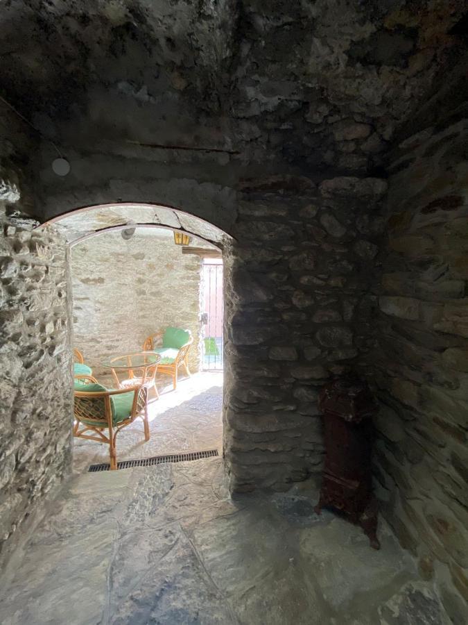 Independent Stone House With Lake View 무쏘 외부 사진
