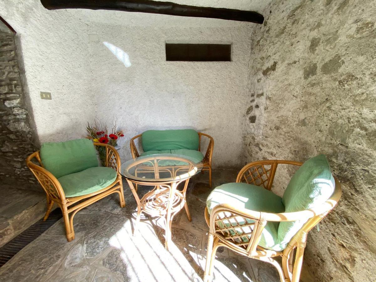 Independent Stone House With Lake View 무쏘 외부 사진