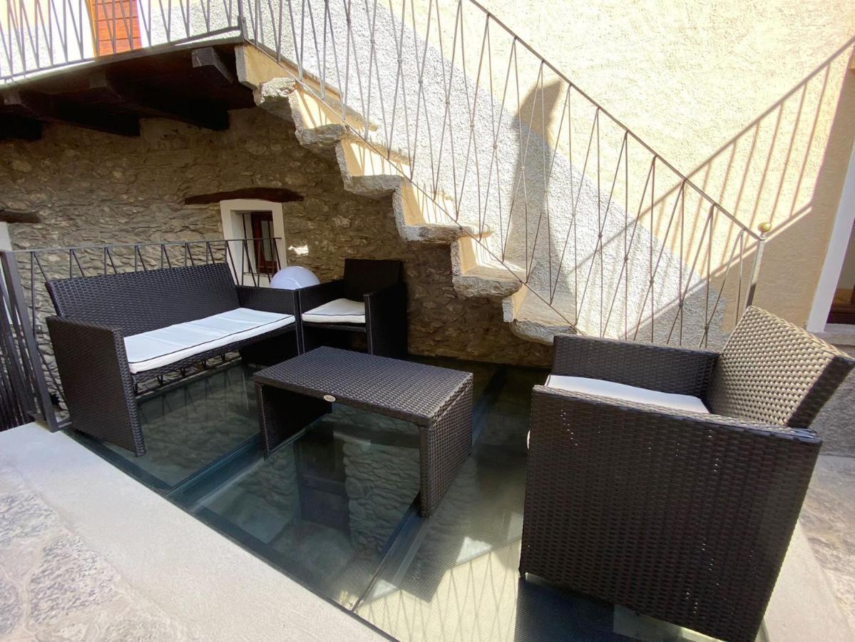 Independent Stone House With Lake View 무쏘 외부 사진