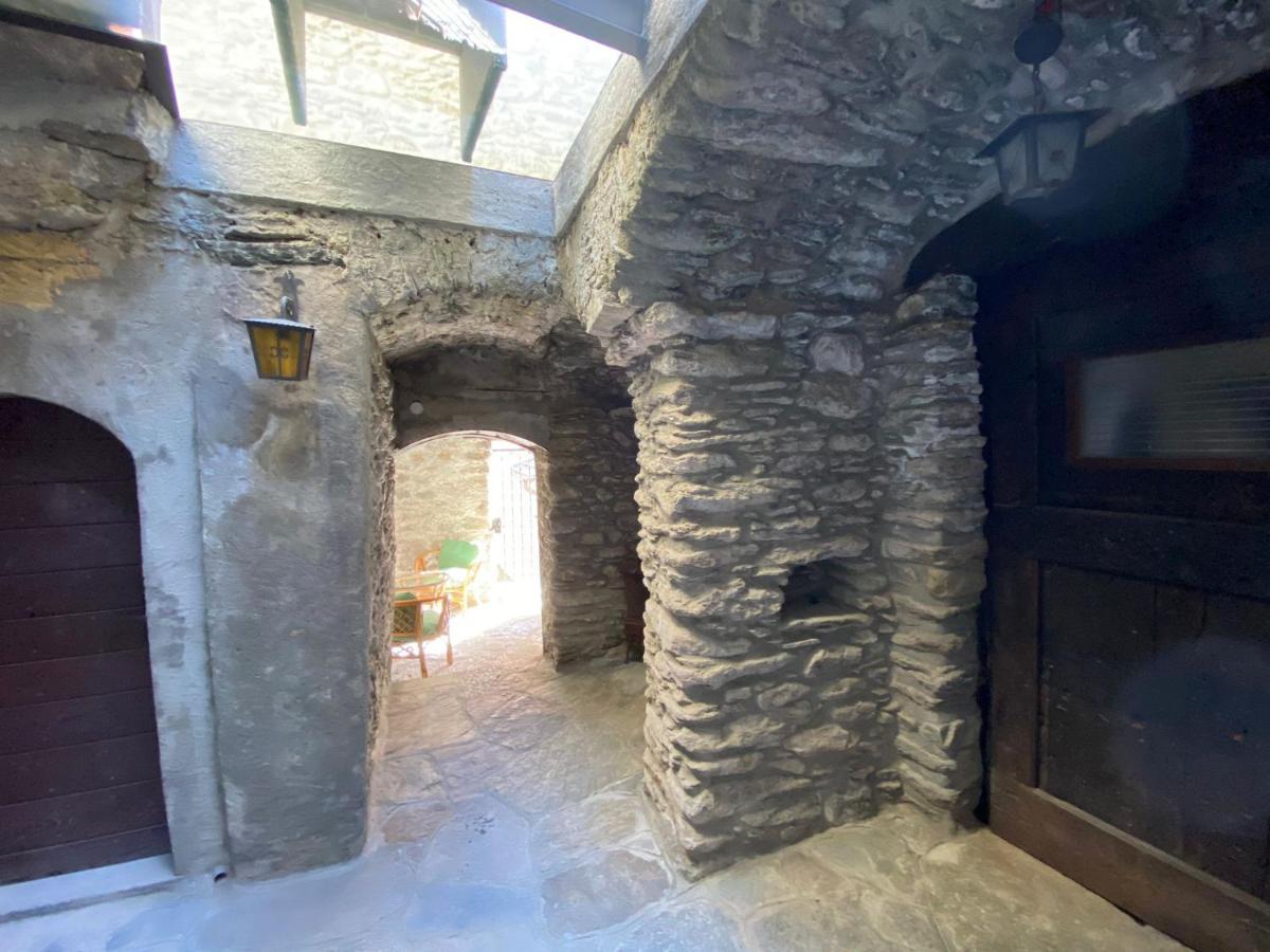 Independent Stone House With Lake View 무쏘 외부 사진