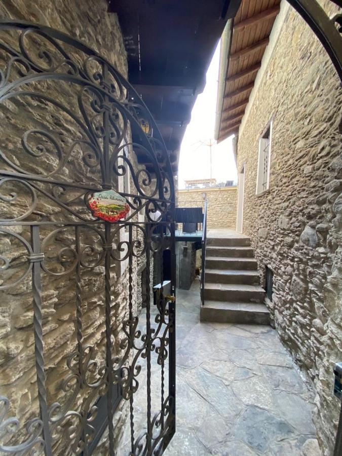 Independent Stone House With Lake View 무쏘 외부 사진