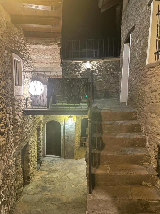 Independent Stone House With Lake View 무쏘 외부 사진
