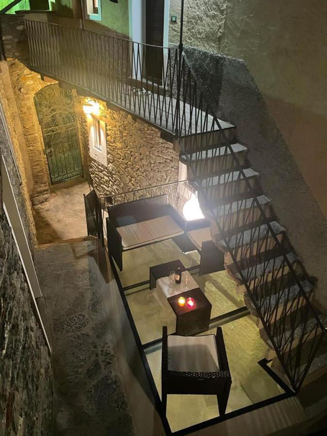 Independent Stone House With Lake View 무쏘 외부 사진
